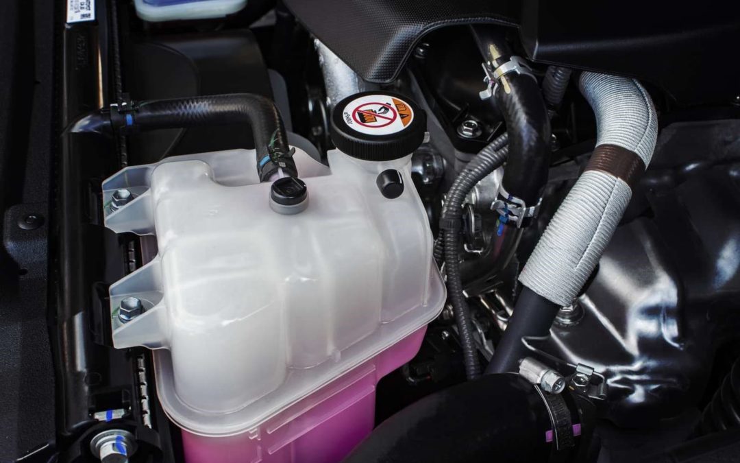 Comment faire les niveaux de liquide de refroidissement, de frein et de lave-glace de sa voiture ?